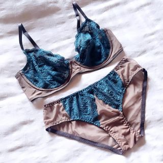 ✨Ať už si krajkové spodní pradlo obléknete pro sebe, pro něj, nebo jen proto, že pračka nestihla vyprat pyžamo – věřte, že...